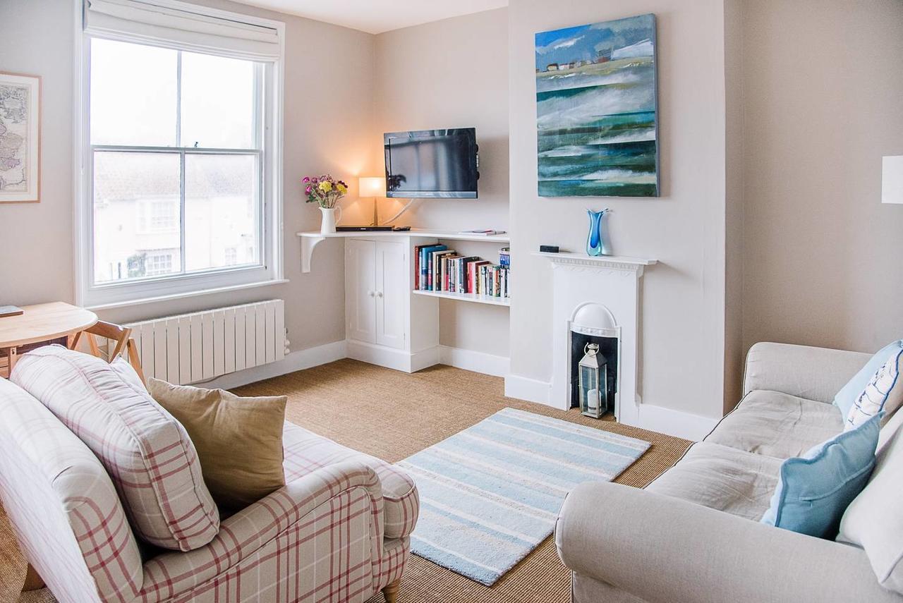 Serendipity, Aldeburgh - An Apartment On The High Street! Bagian luar foto